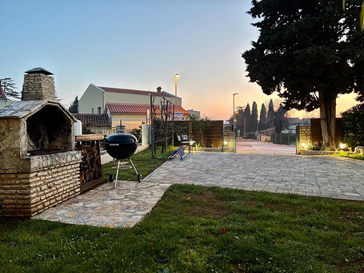 Holiday House "Laurus Garden" With Private Parking Μεντουλίν Εξωτερικό φωτογραφία