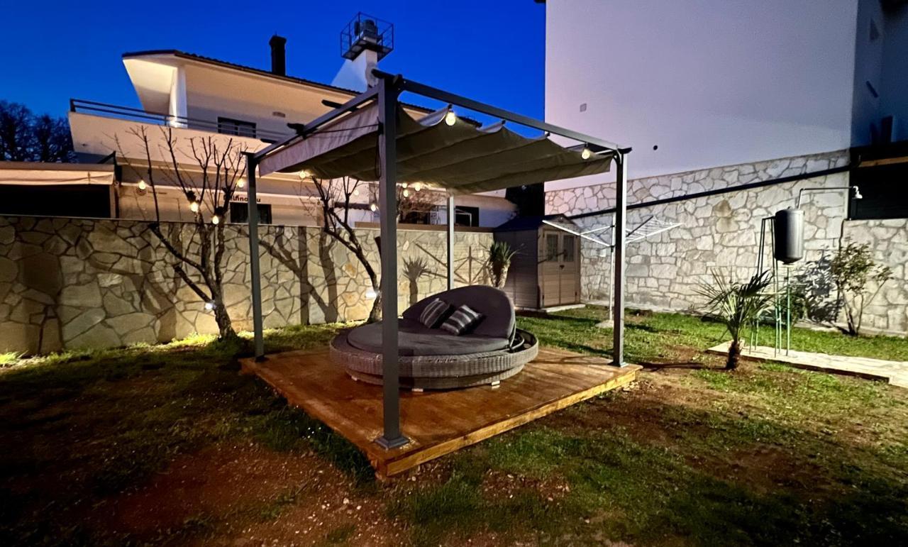 Holiday House "Laurus Garden" With Private Parking Μεντουλίν Εξωτερικό φωτογραφία