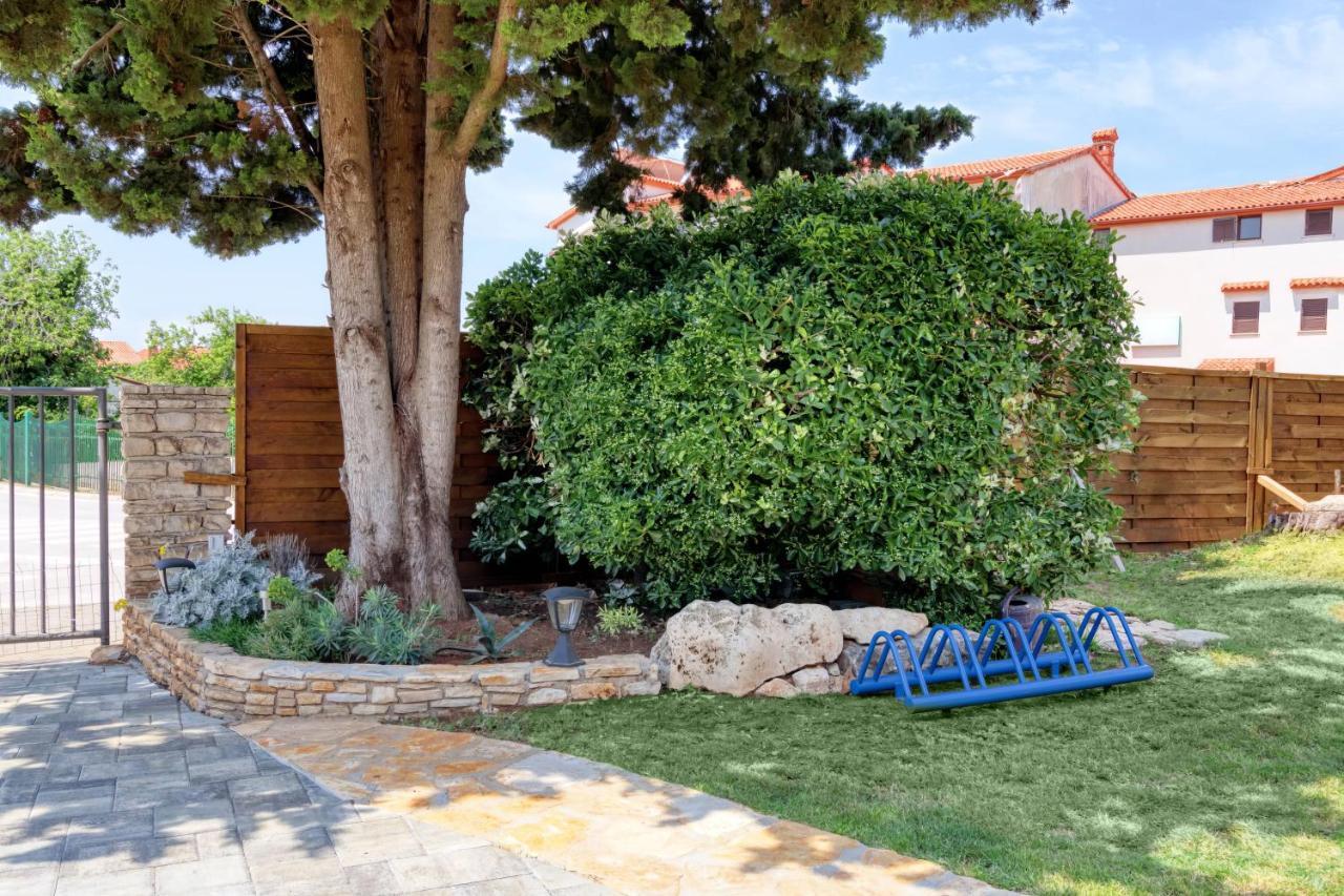 Holiday House "Laurus Garden" With Private Parking Μεντουλίν Εξωτερικό φωτογραφία