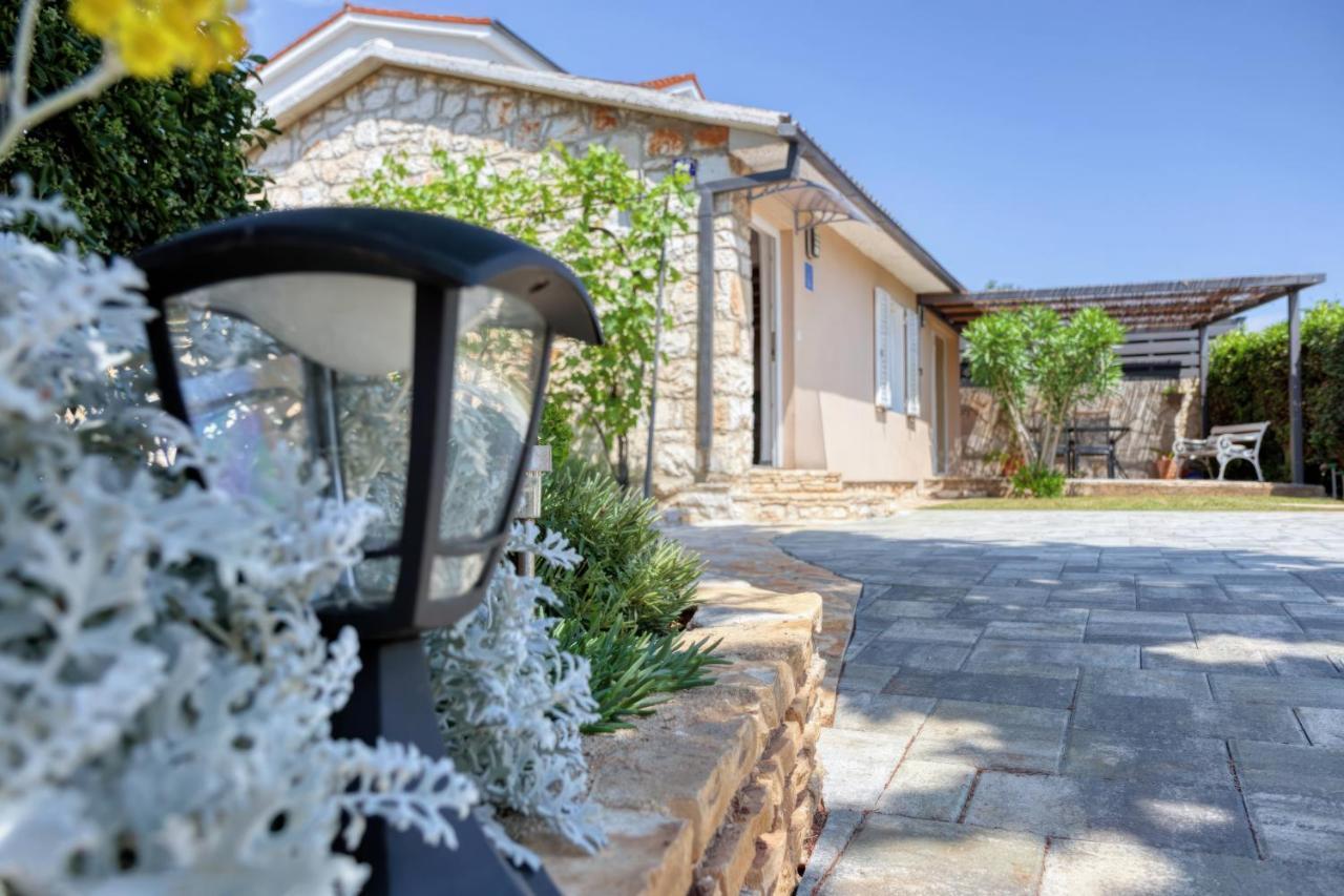 Holiday House "Laurus Garden" With Private Parking Μεντουλίν Εξωτερικό φωτογραφία