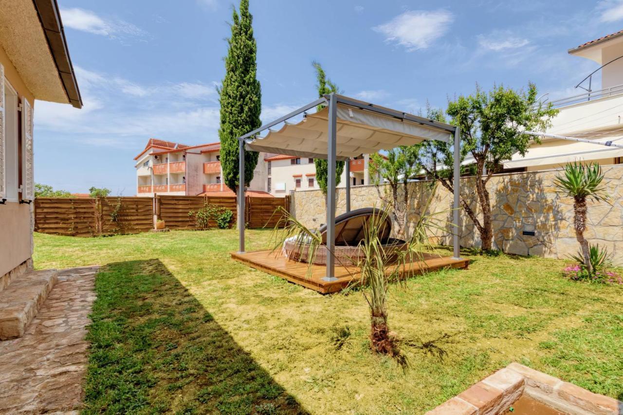 Holiday House "Laurus Garden" With Private Parking Μεντουλίν Εξωτερικό φωτογραφία