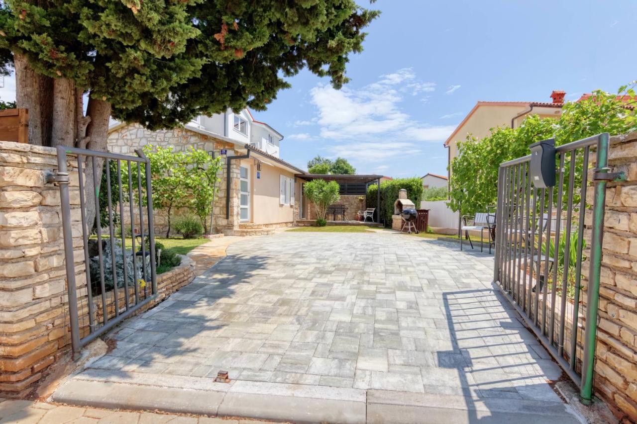 Holiday House "Laurus Garden" With Private Parking Μεντουλίν Εξωτερικό φωτογραφία