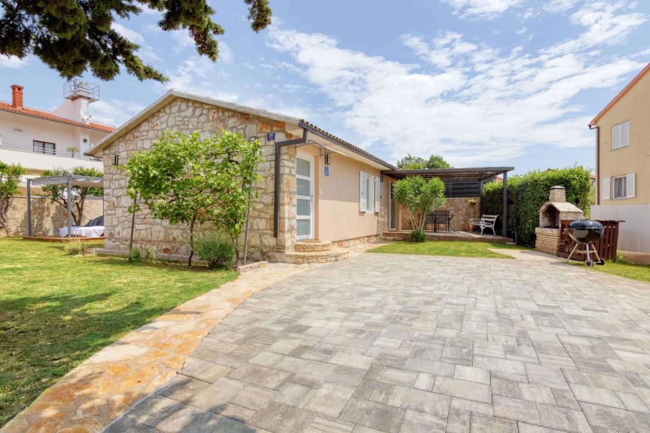 Holiday House "Laurus Garden" With Private Parking Μεντουλίν Εξωτερικό φωτογραφία