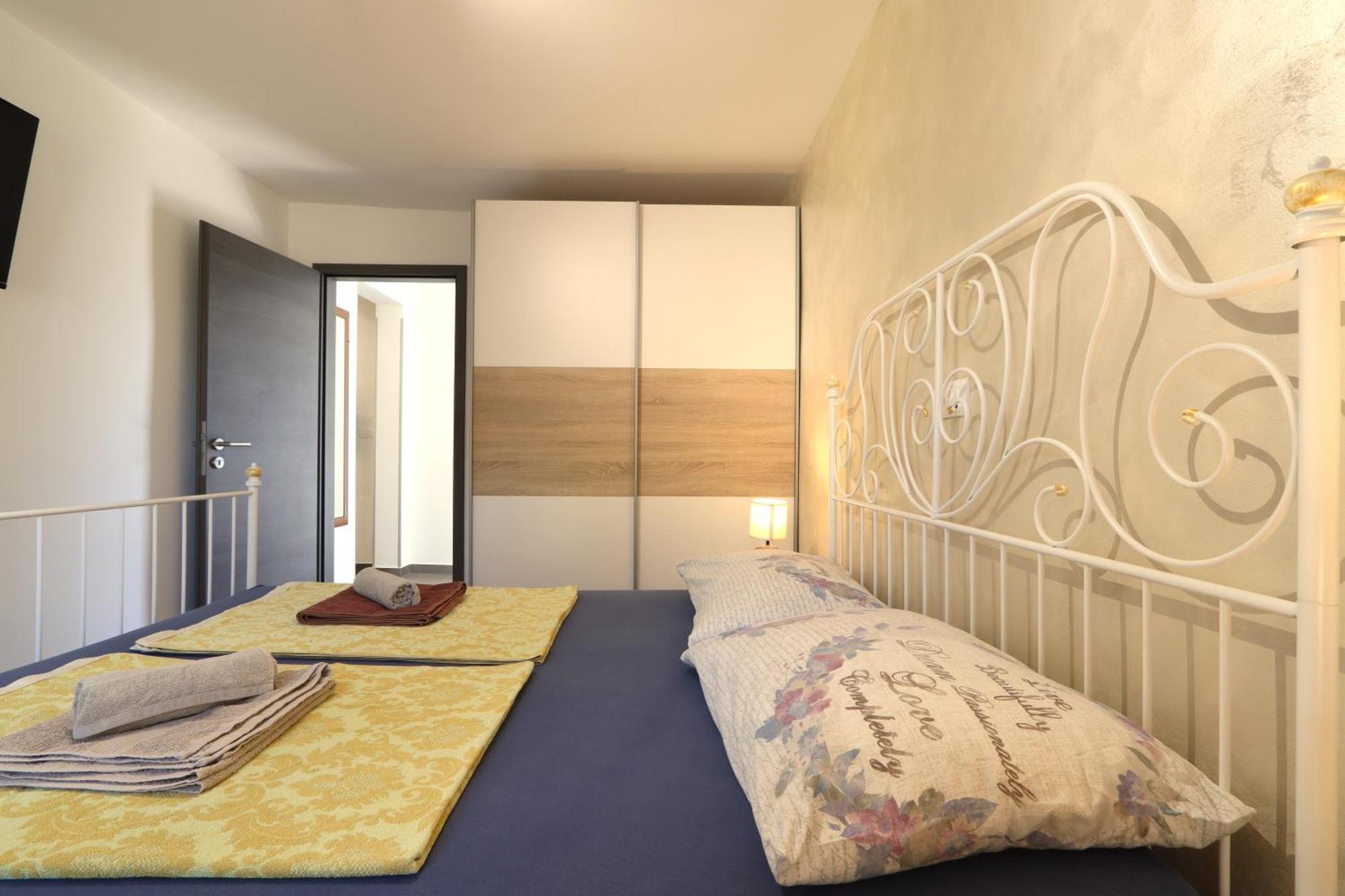Holiday House "Laurus Garden" With Private Parking Μεντουλίν Εξωτερικό φωτογραφία